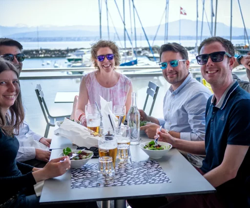16 clients terrasse restaurant nautique nyon