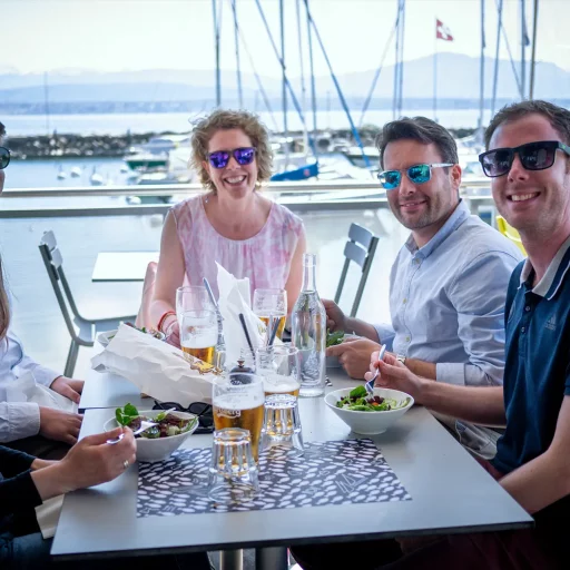 16 clients terrasse restaurant nautique nyon