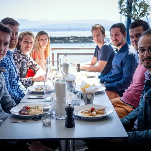 18 clients terrasse restaurant nautique nyon scaled