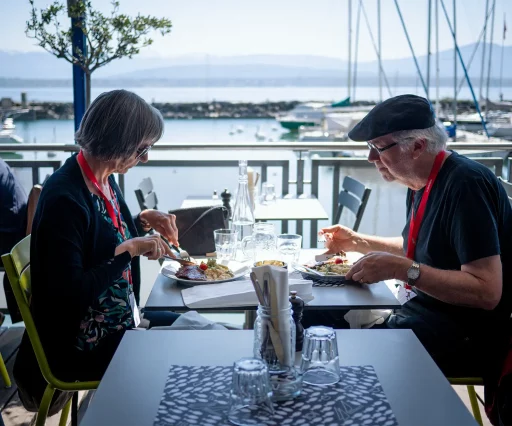 19 clients terrasse restaurant nautique nyon