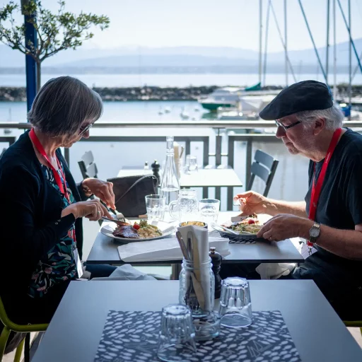 19 clients terrasse restaurant nautique nyon