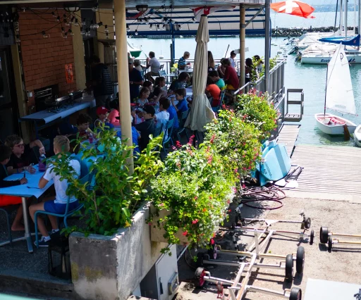 47 jeunes terrasse restaurant nautique nyon