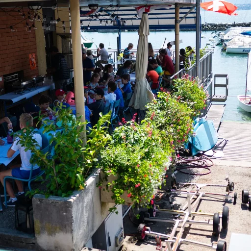 47 jeunes terrasse restaurant nautique nyon
